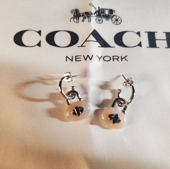 Coach Reserve Chain Turnlock Necklace and Earrings - Picture 12 of 14